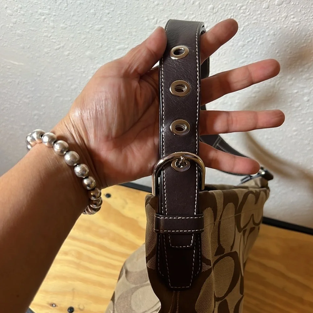 Coach - Picture 16 of 16